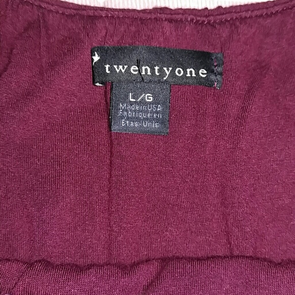 Maroon top with jewels - Picture 3 of 3